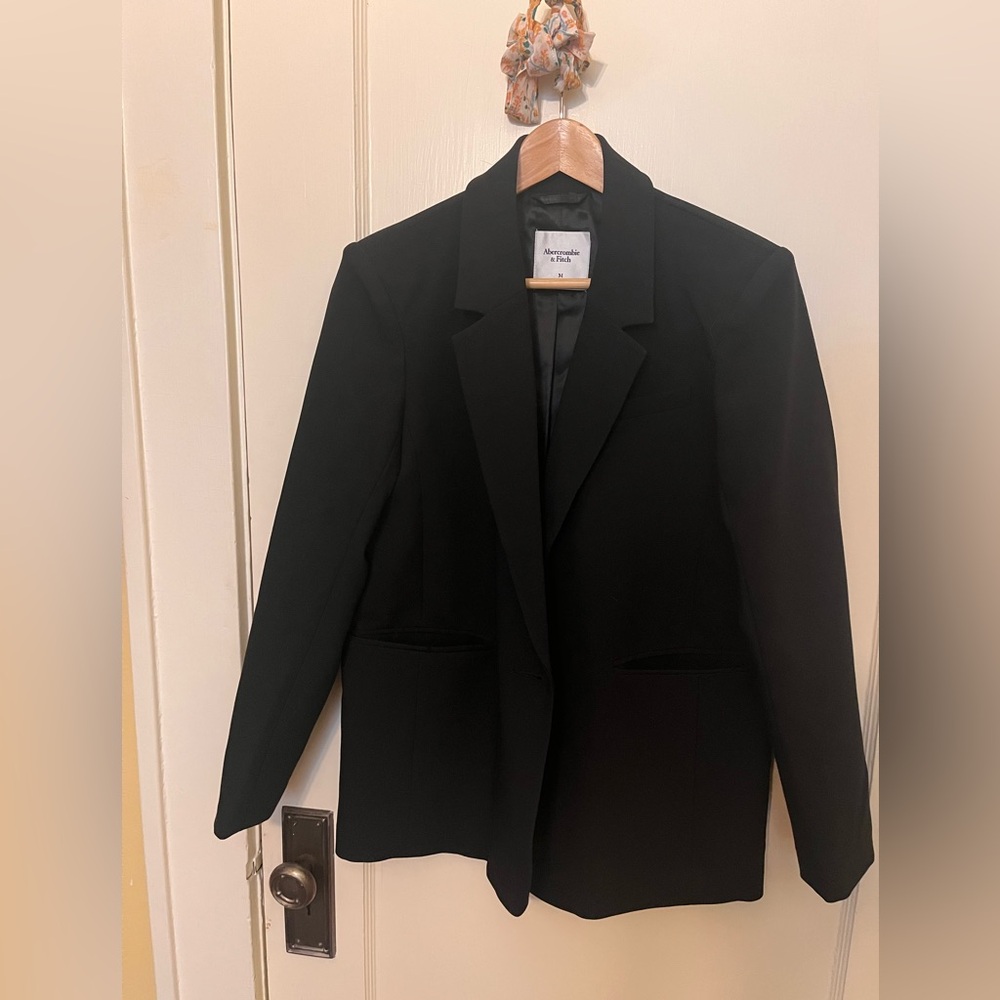 A&F Women's
Classic Suiting Blazer